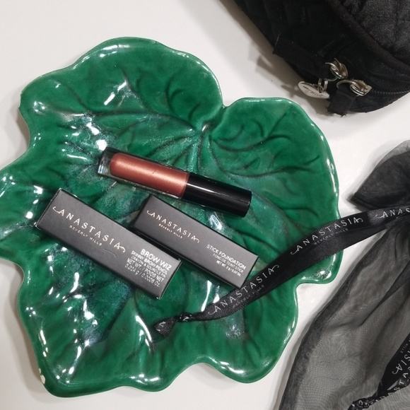 Anastasia Beverly Hills Other - Anastasia Sample Size Cosmetic Bundle